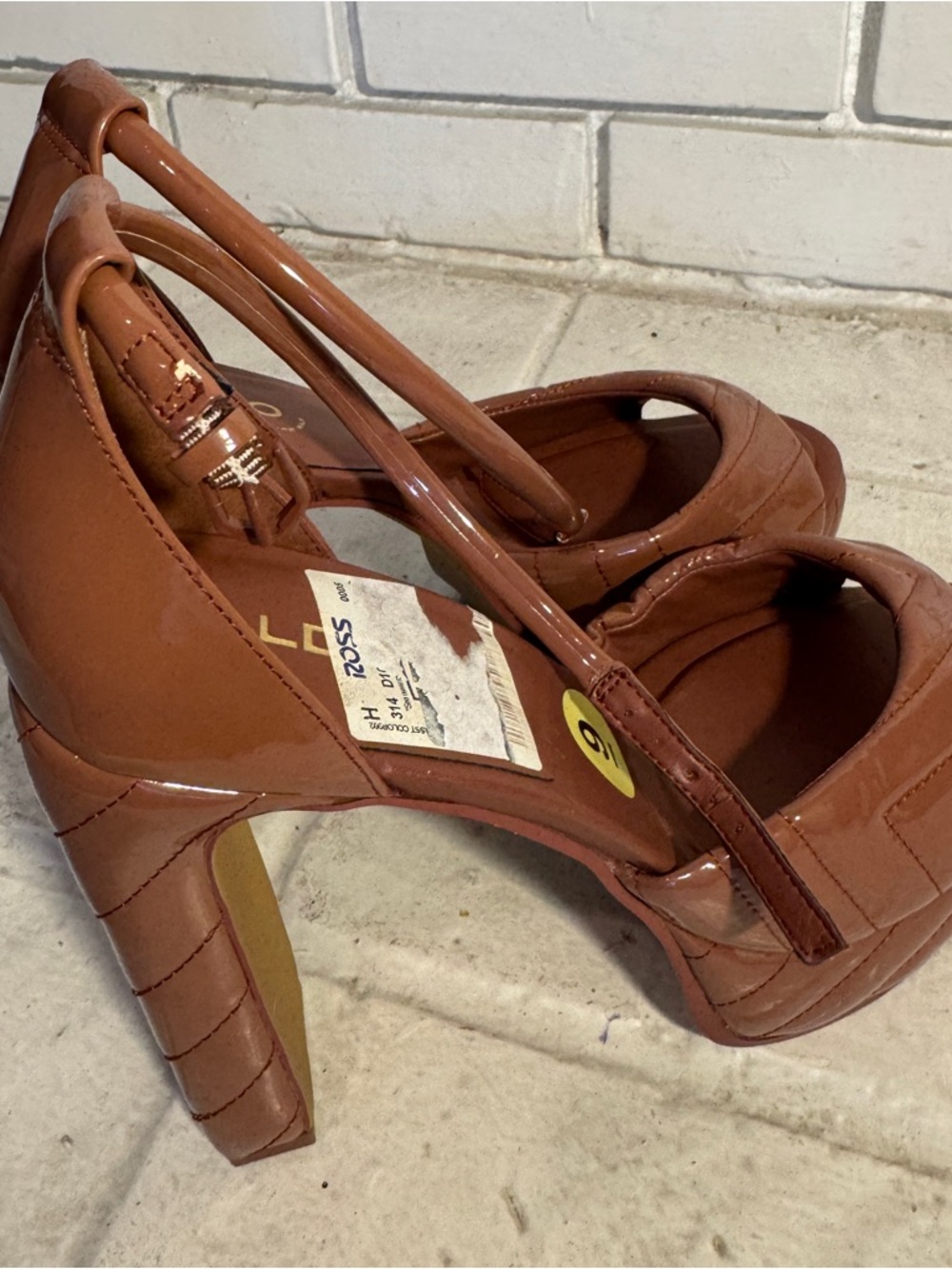 NWT ALDO Pillow Walk Quilted Patent Leather Platform Block Heel Sandals, size 9 - Picture 2 of 9